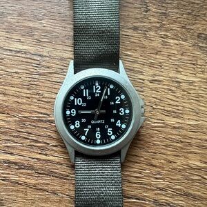 Quartz Military Watch With Green Strap